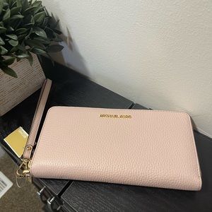 Michael kors jet set wallet